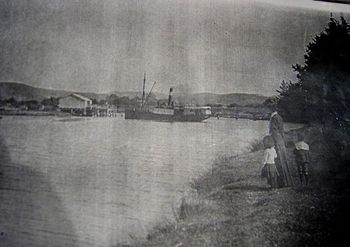 Thats the Waipu bridge in the background... Remember....the bridge was the main road to Auckland until the bypass came in around the late 70s....the bridge was our swimming hole..we would jump off it every weekend in the 1950s!
