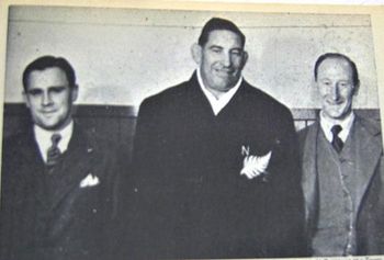 Holy c..p....look at how much higher his shoulders were!!...ha! Lofty was the top wrestler in NZ around the 1940s.....they even gave him a big silver fern emblem...Ha!!
