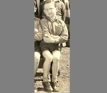 A cute little 'Dick Robinson' in 1954 Who would have thought that he would turn out to be such a larrikin!! Ha!....one of our local boys...you probably had a few budding larrakins in your school too...Ha!!
