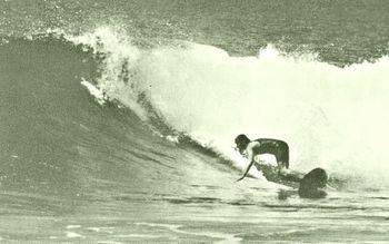 and here's Wayne showing us how good it can get.... nice clean righthander on the Mangawhai bar ..probably around '68
