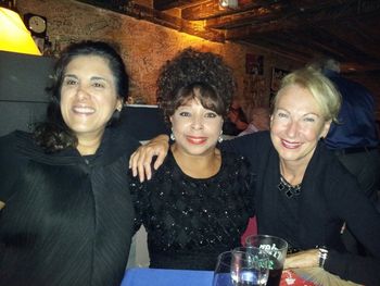 Sima, Leslie & Lois in Paris
