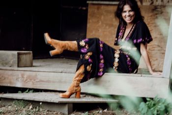 'Songs about love and life on the hippie side of country'. TEKOSA Photography.
