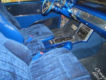 custom_interior_front_bucket_seats_with_custom_console_3000
