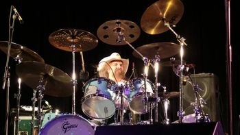 Artimus Pyle 2016 Concert drummer extraordinaire.
