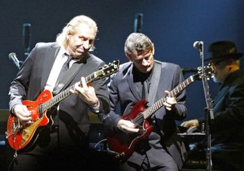Steuart_Smith_with_Joe_Walsh_on_stage_with_the_Eagles
