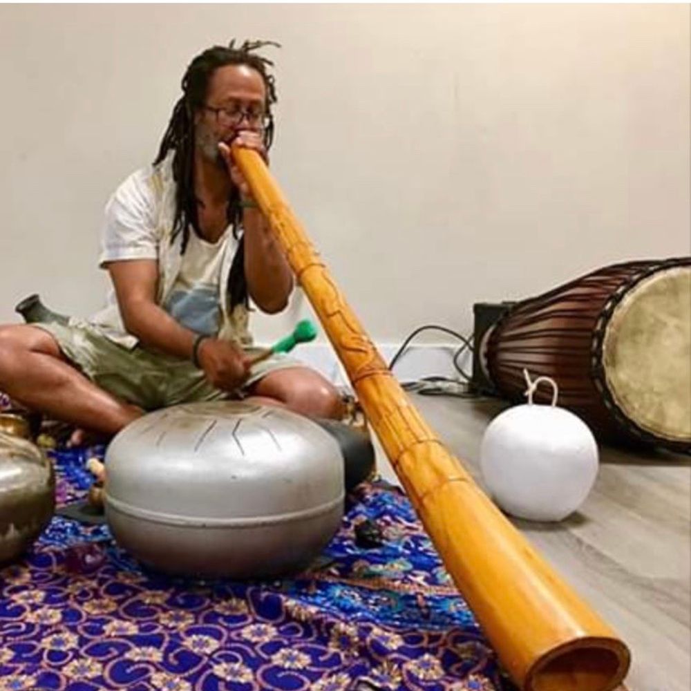 julian desta didgeridoo concert
