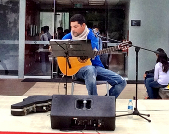 Saul Lopez Music images en Lima 2014 Durante concierto en La Universidad Peruana de Ciencias
