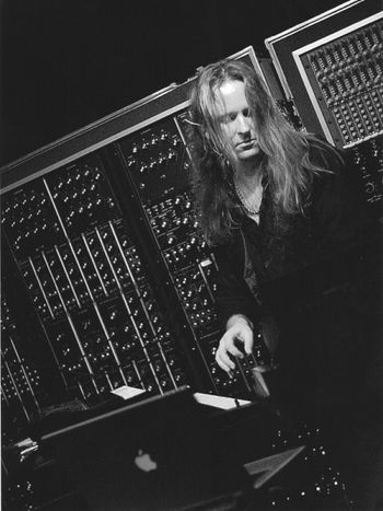 Erik Norlander at Steamer's club in Fullerton, CA, 2005, photo by Terence Love
