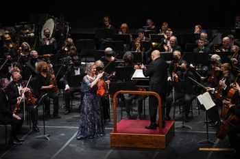 New Jersey Symphony: Hilary Hahn, violin; Adam Glaser, conductor
Count Basie Center for the Arts, Red Bank, NJ
January 28, 2023
Photo credit: Grace Liu Anderson
