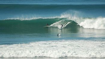 Photo Journalist: Jim Grant, takes another great surf shot
