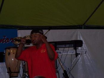 J.O.T. aka GRANDE GATO rapping in Spanish 2006(Centro Cristiano)
