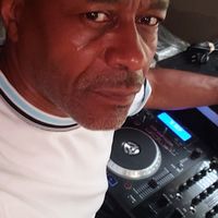 House Music Mixes by LB - (Chicago)