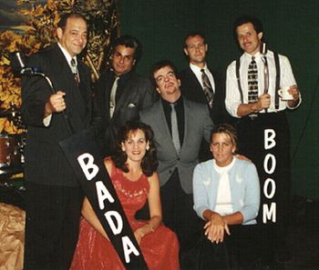 BadaBing BadaBoom after performance @ Wolfys (1997): l to r Bob Dellaposta, Eddie, Rebecca Sayre, Tommy Giampietro, Chris Enghauser, Maureen Mohr, Stephan Dudash
