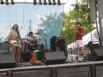 Ras Alan, Billy Owens and Brother Bob bring Appalachian Reggae to the "Paris of the South"!
