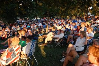 It was a perfect night on the Blandwood lawn. The crowd was HUGE! (Collectively, not individually.) From the stage we felt like Obama in Berlin...
