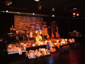 The band gave away 3 guitars, 65 T-shirts and over 100 teddy bears to VT foster & adoptive children at our Christmas 2006 benefit!
