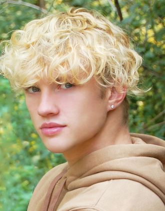 Model~Actor~5'11"