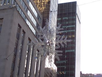 Huge snowflake over 5th Avenue

