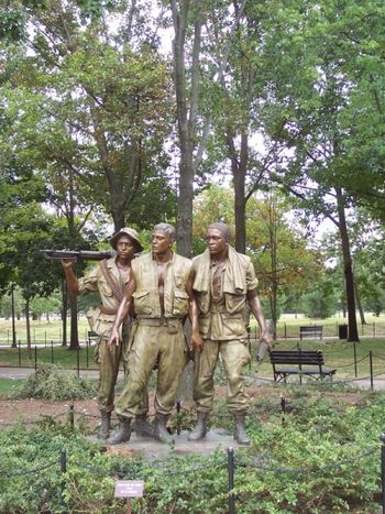 Sculpture at the Vietnam War Memorial
