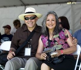Directors Arturo Riera and Sylvia Ramirez selling CD's<br><small>Photography: Tom Ehrlich</small>
