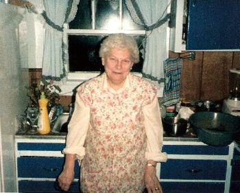 Edith Robertson was a wonderful baker and cook.  Her specialites were beef roasts, ham & egg pie, Swedish butter cookies, and sweetheart salad.
