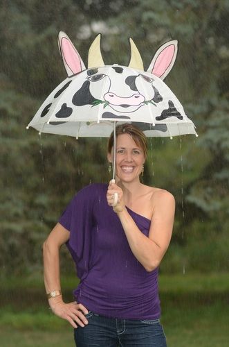 Aww...isn't Sarah cute with her little cow umbrella?

