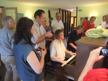 Craig with Patrick Smet as Jean-Paul Amouroux looks on, Boogie Woogie Lunch, Hotel du Lac, FR, Aug. 2014
