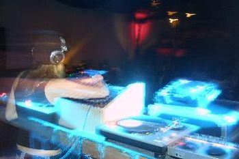 Kristina Sky warming it up on Oakenfold night - Lost Episode S.D.
