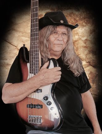 Joel (Bass)