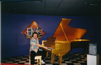 Playing Elvis' gold piano
