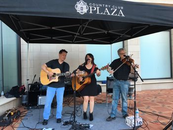 The Laura Lisbeth Trio at the Country Club Plaza, Kansas City, Mo. (L-R) Dan, Laura and Bradley Athey.
