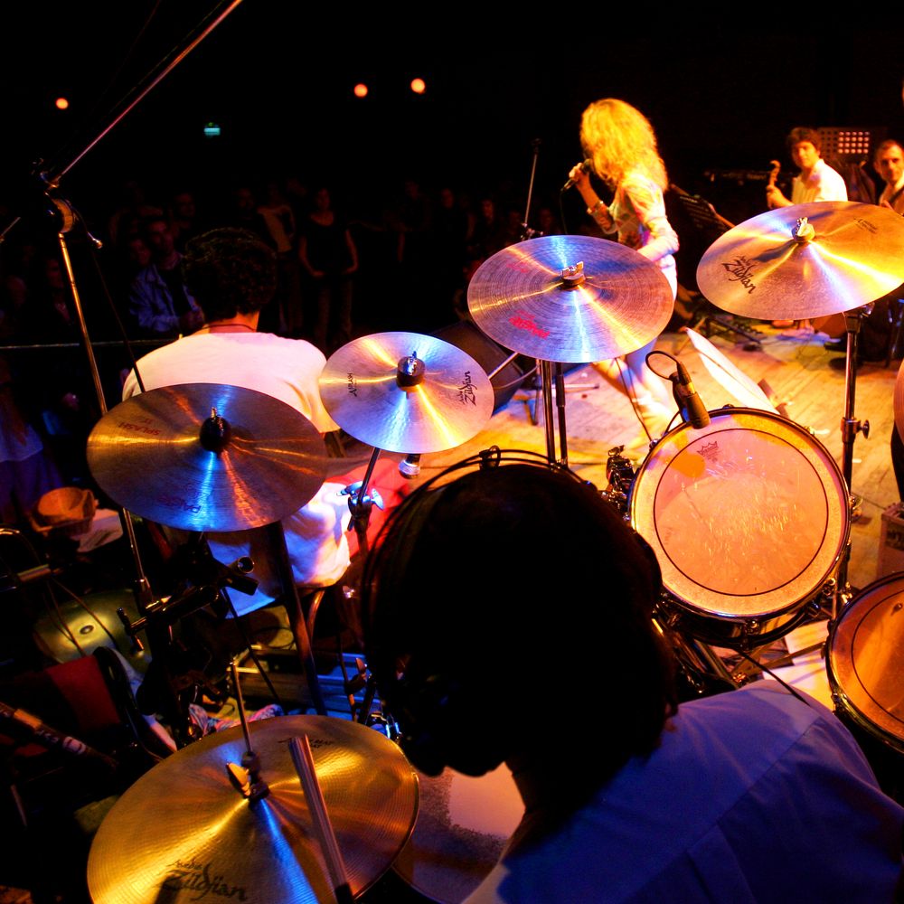 Carles a la batería, en un concierto en la Sala Apolo de Barcelona