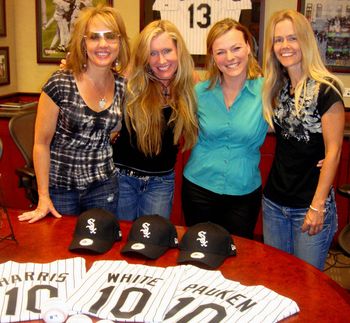 Amy Sheridan from the White Sox hangin' with the girls before the game!!!
