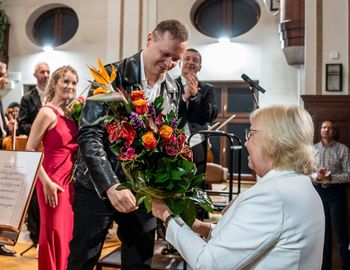 Immediately after an enthusiastic reception by the audience, Pawel Pudlo receives congratulations from the Mayor of Zabrze (Dr. Malgorzata Manka-Szulik). [photo by Pawel Janicki]
