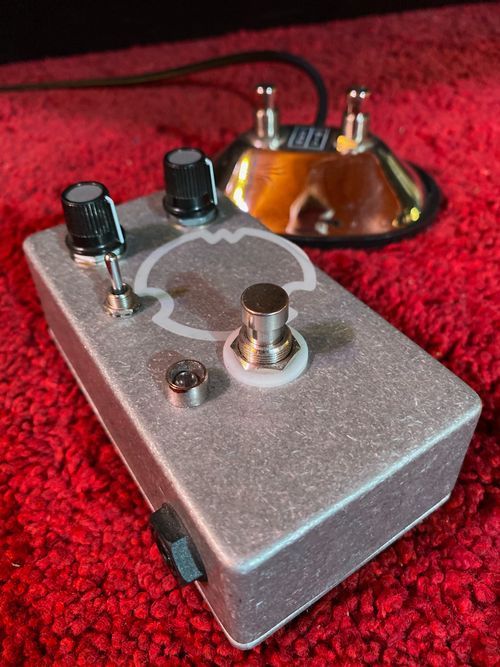 Supertone Early Fuzz pedal by DWJ Pedals - Supertone Records recording studio, Lisbon, Portugal.