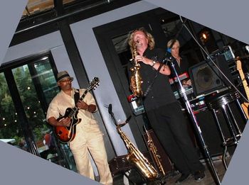Ray Iaea & Tony Elder and David Beach at the Mix Downtown...Gettin our groove on.
