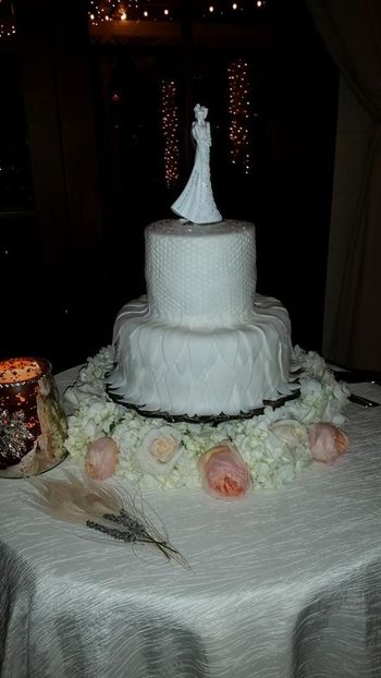 Jessie and Michael Beckerman wedding cake
