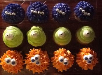 Halloween eyeball cupcakes
