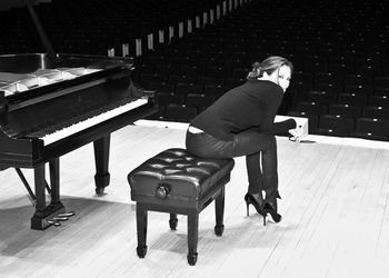 Taking a little break during rehearsal © 2012 ManhattanSociety.com

