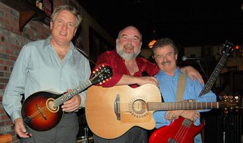 Ken with The Mulligans 2008 (center: Terry McCartan, right: Denis Murray). An excerpt of a Mulligans performance from 1984 can be found in our video gallery.
