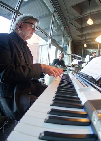 Walter Bryant on piano!
