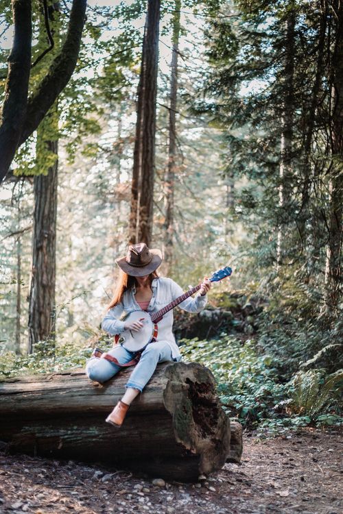 Sarah Tolle banjo player