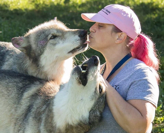 Gaby Dufresne-Cyr kissing wolves