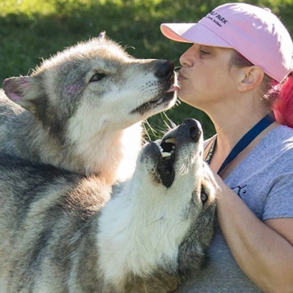 Gaby Dufresne-Cyr kissing a wolf