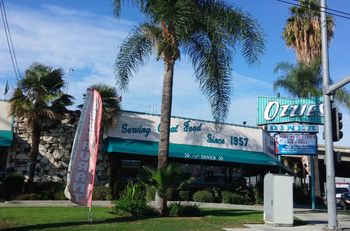 Ozzie's Diner Los Angeles CA 10/9/15 photo by Sassy
