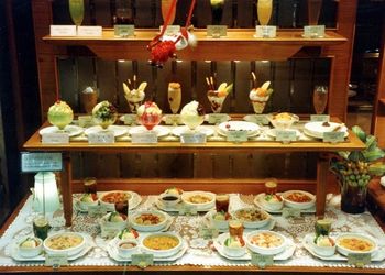 Plastic food display in restaurant windows
