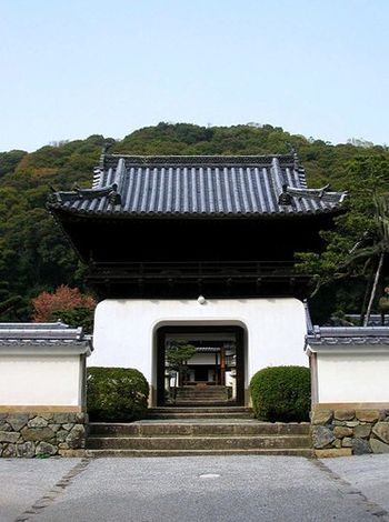 Chinese-style gate at the perimeter of KOSHOJI

