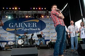Yes,that's me singing backup for Scotty McCreery !!!
