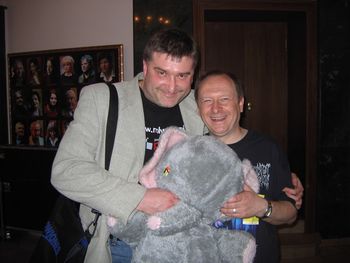 Artur Chachlowski and Stu in Poland with Galahad the elephant, Katowice, 29 September 2006
