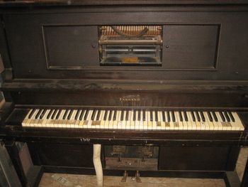 Late 1800s Farrand Player from Holland Michigan. We have several vintage complete players in stock and while we dont restore players we do have hard to find parts from incomplete units, music scrolls etc available
